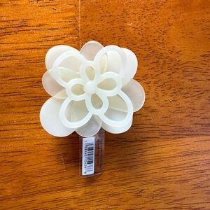 CROCS blooming white flower jibbitz